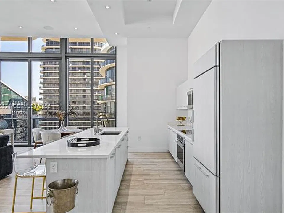 55 SW 9th St #Penthouse CU-4601