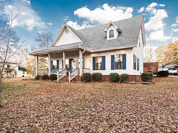 3rd image of 2727 Evergreen Ave