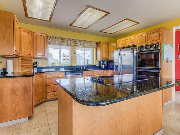 5th image of 1253 Lucy Ln