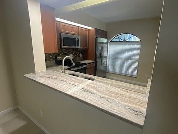 3rd image of 25111 Northlake Dr