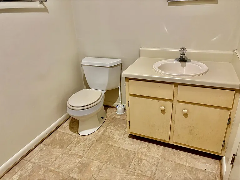 3837 Staffordshire Ln — Photo 4