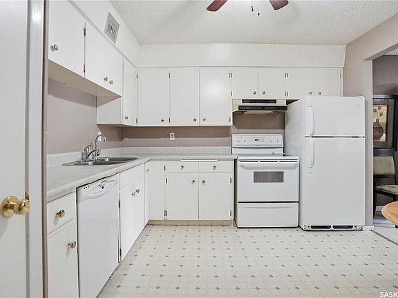 3rd image of UNIT 1-4341 Rae STREET