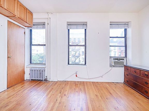 3rd image of 270 E 78th St APT 8