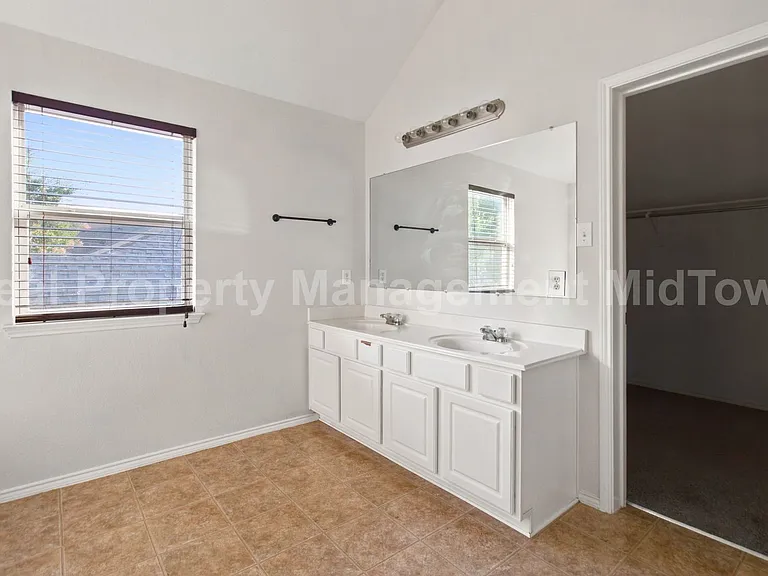 12620 Summerwood Dr — Photo 27