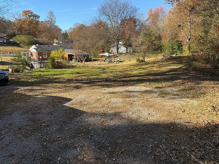308 Lakeview Dr — Photo 3