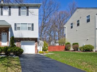 36 Lone Star Ln, Manalapan, NJ