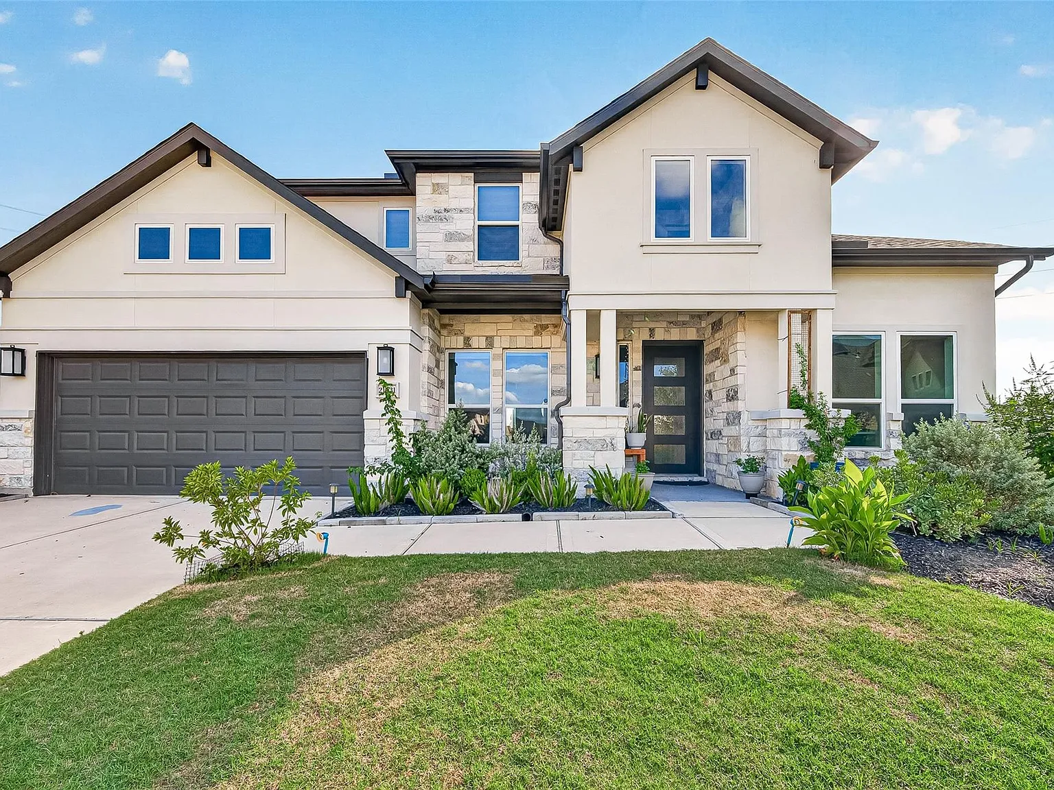 5 bed, 4.5 bath, 3650 sqft, $4,000 — Photo 1