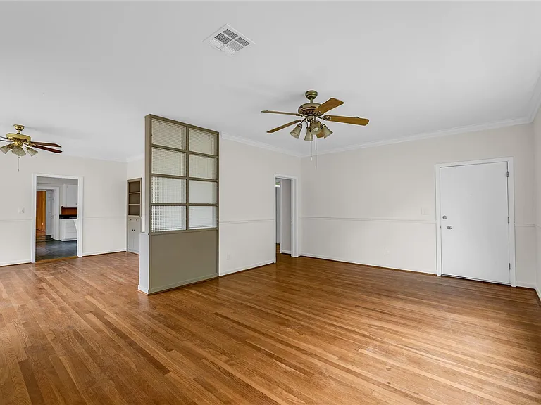 2527 Avenue G — Photo 5