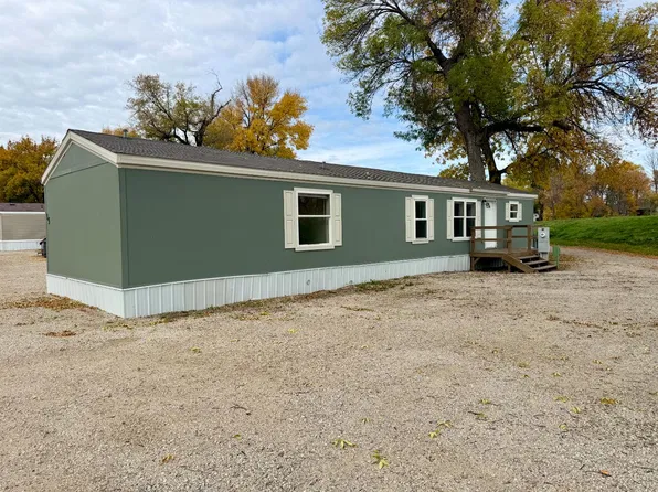 1015 27th St SE, Minot, ND