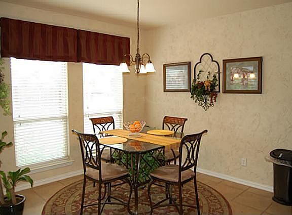 4th image of 1609 Creek Crest Dr
