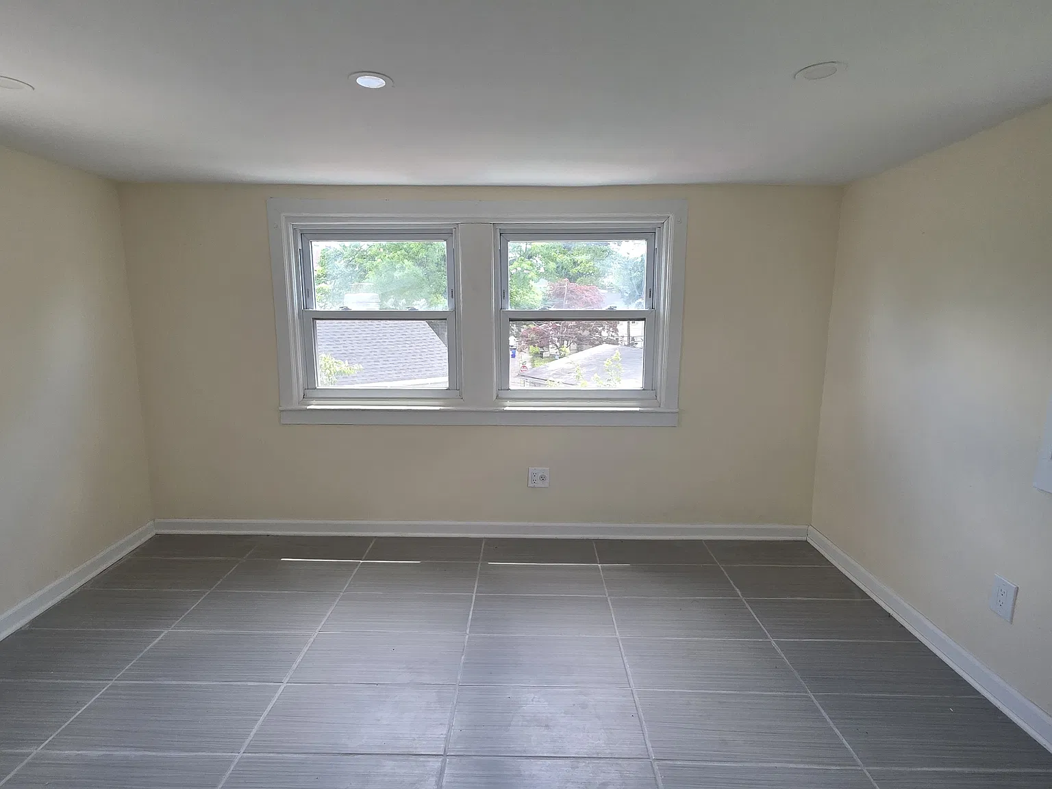 2 bed, 900 sqft, $2,400 — Photo 2