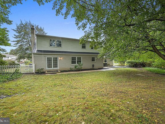 5th image of 202 Clover Dr