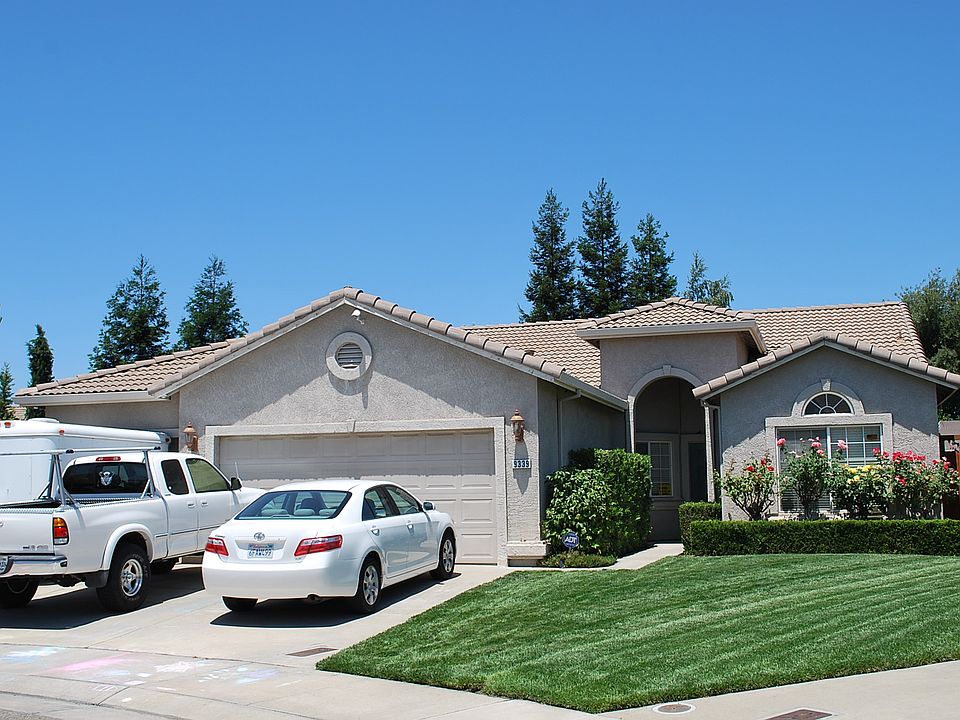 Cul De Sac 3 car garage