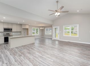 129 Lake View Cir, Waynesboro, VA 22980