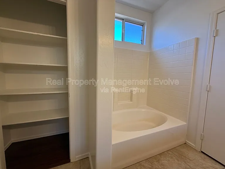8720 E Knowles Ave — Photo 15