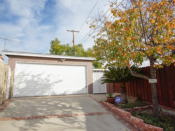 3rd image of 12570 Lorne St