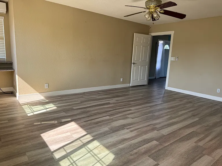 2102 Overhill Rd #C — Photo 7
