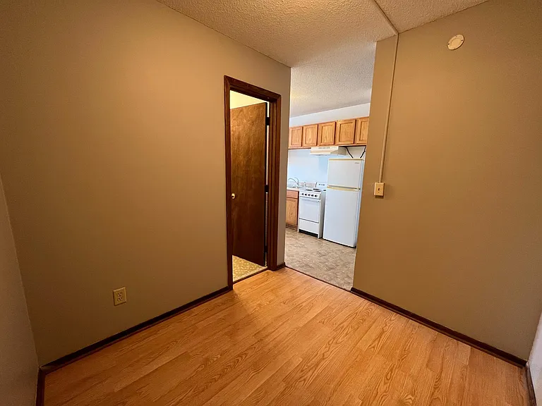 2535 Clinton Ave — Photo 12