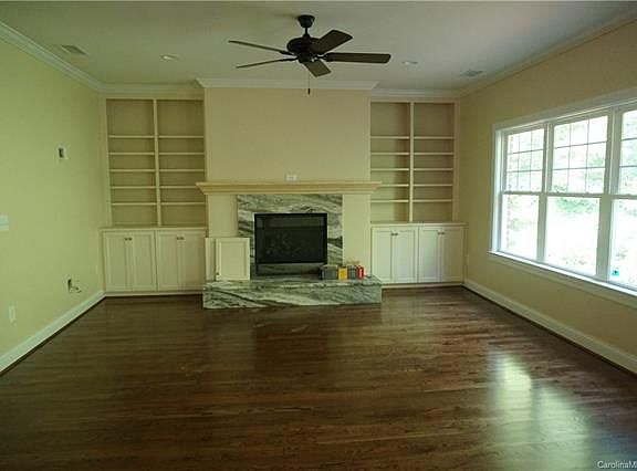 3rd image of 1015 Lasalle Ln #16