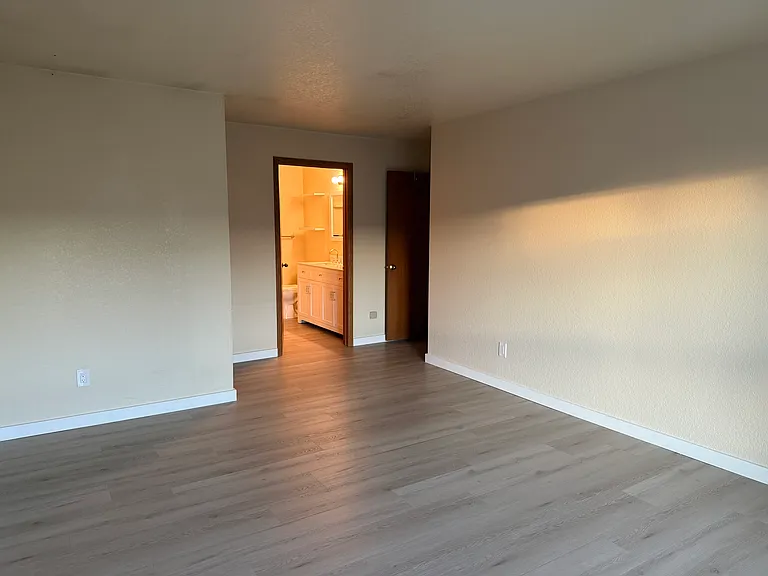 520 Pine St #204 — Photo 17