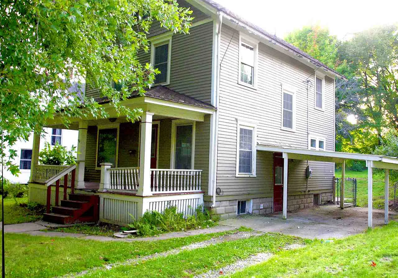8015 N Berrien St photo 1