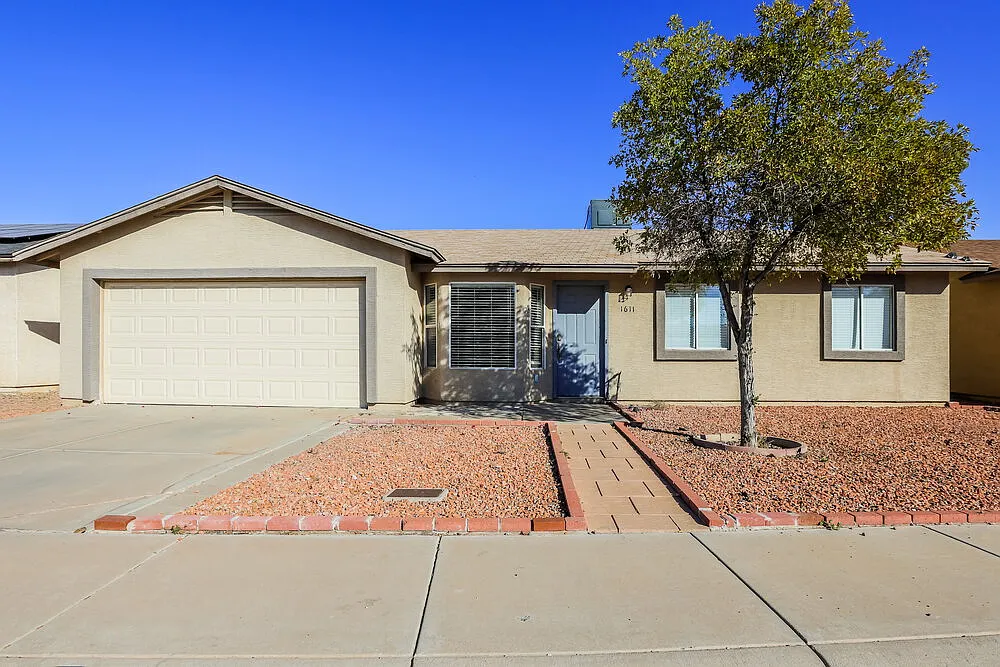 3 bed, 2.0 bath, 1392 sqft, $1,890 — Photo 1