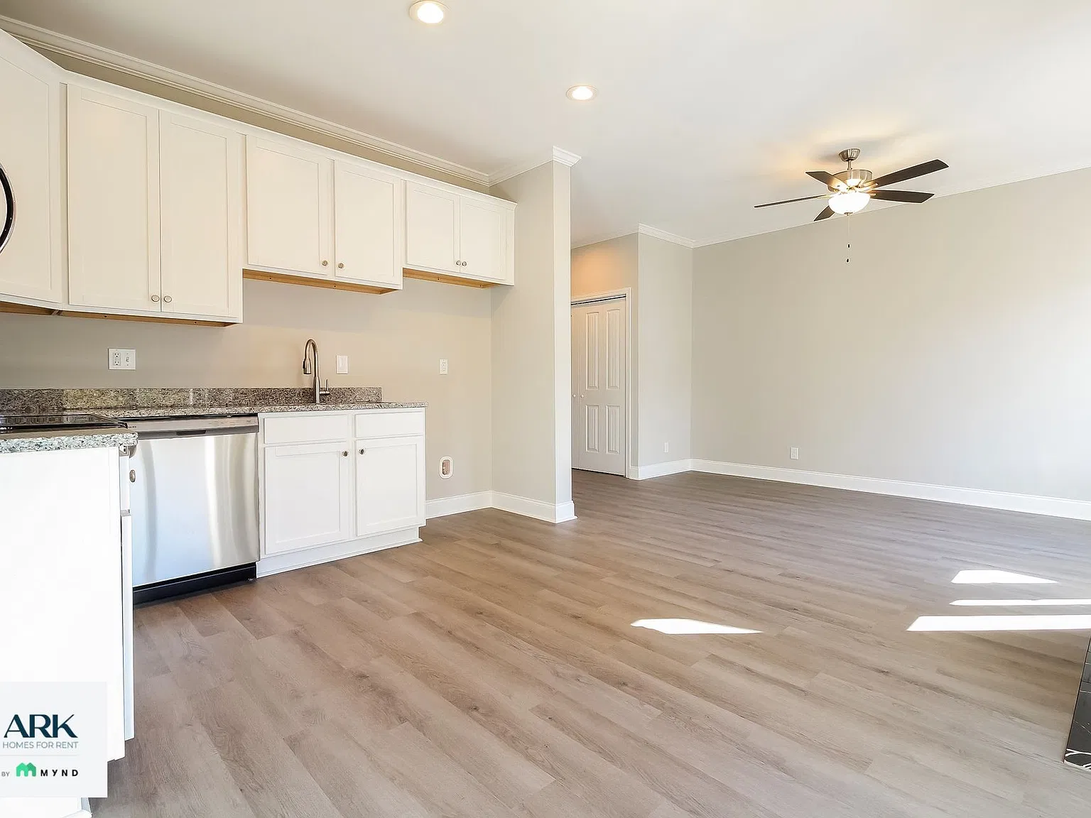 3 bed, 2.0 bath, 1200 sqft, $1,575 — Photo 3