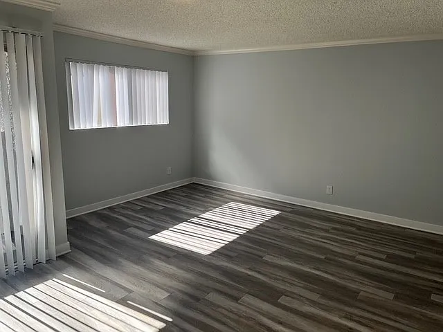 BAIRD APARTMENTS — Photo 9
