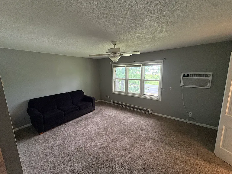 205 W Graham St #8 — Photo 8