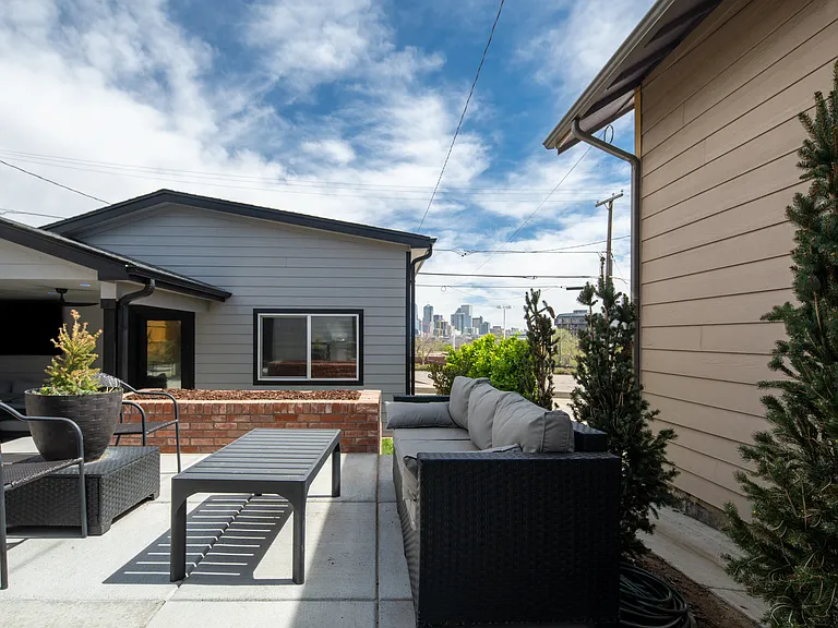 2036 Eliot St — Photo 32