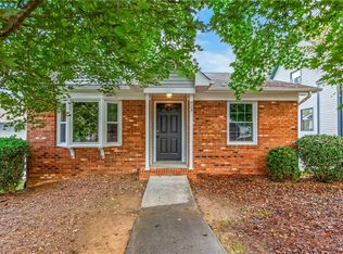 713 Woodbury Knolls Dr, Winston Salem, NC 27104