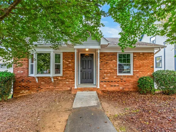 713 Woodbury Knolls Dr, Winston Salem, NC 27104