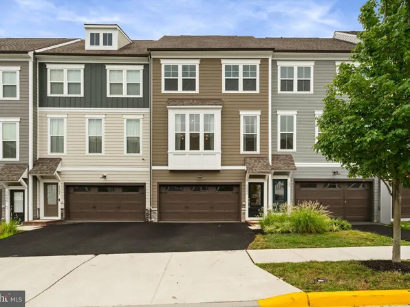 1699 Beech Leaf St, Dumfries, VA 22026