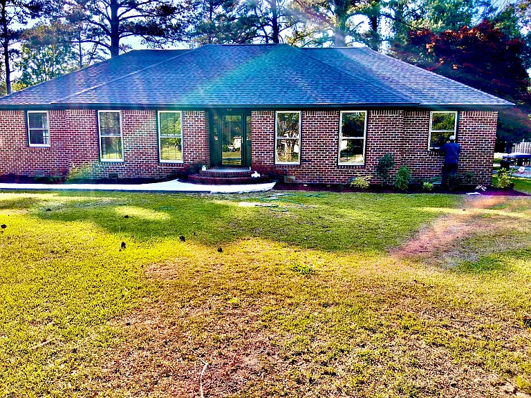Shoreline Dr — Photo 1