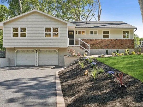 20 Camelia Place, Hauppauge, NY 11788