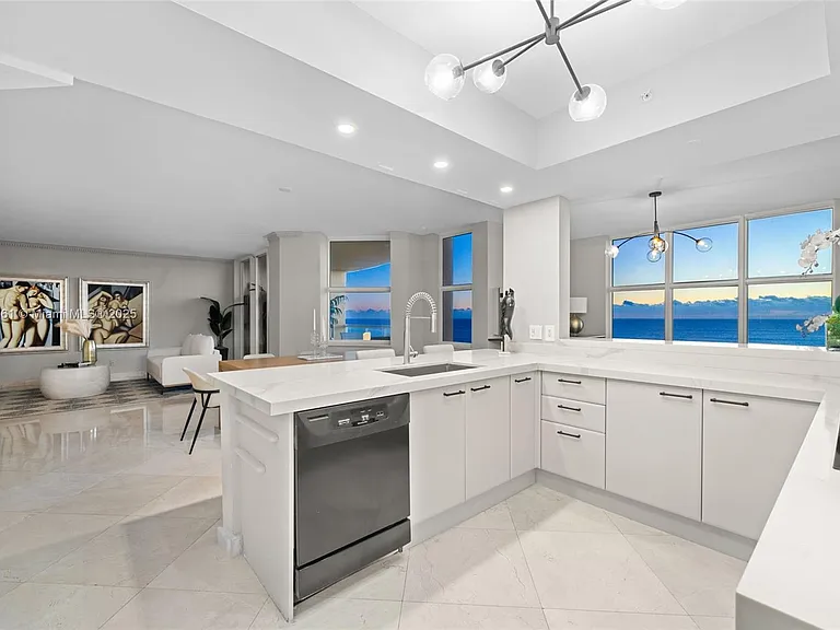 2100 N Ocean Blvd #18D — Photo 4
