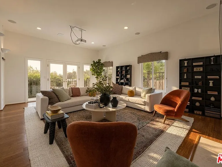 15330 Del Gado Dr — Photo 13