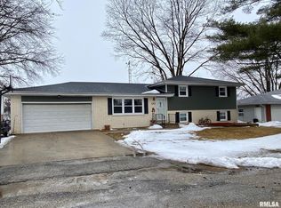 405 Rainbow Dr, Athens, IL 62613
