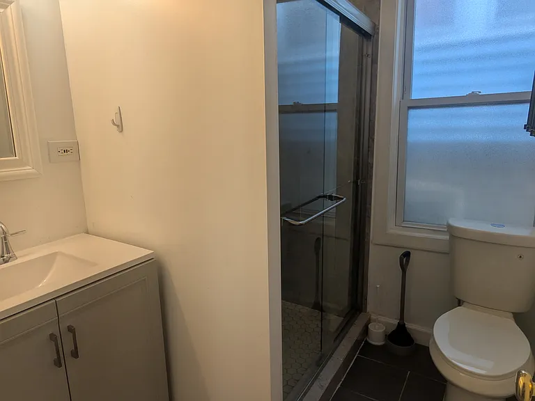 1629 W Beach Ave #2F — Photo 7