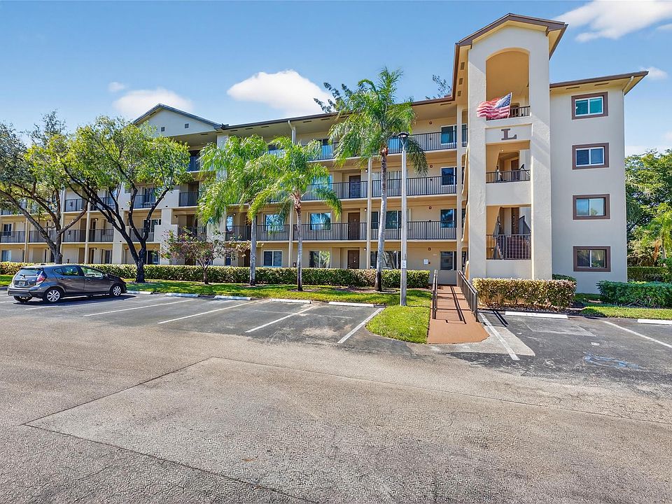 1st image of 900 SW 142nd Avenue #213l