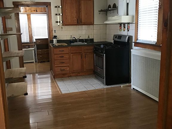 2nd image of 2140 N Claremont Ave