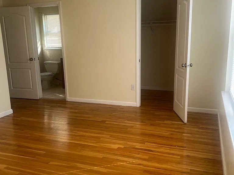 241 Clerk St — Photo 8