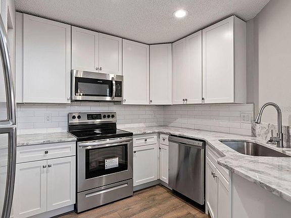 3rd image of 620 Glenwood 90 Ct