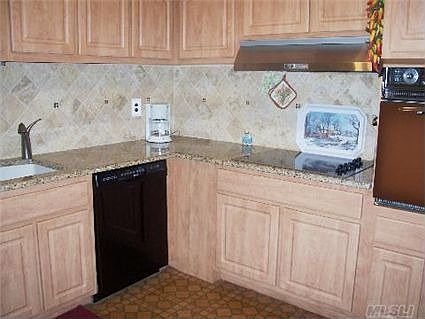 5th image of 10 Markwood Ln