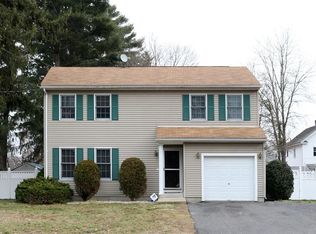 11 Peekskill Ave, Springfield, MA 01129