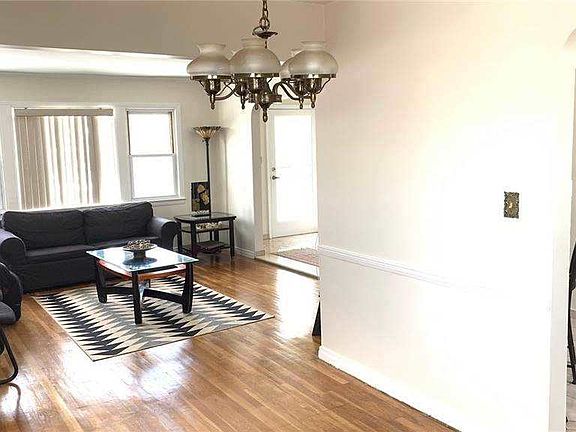 3rd image of 8351 Commonwealth Blvd