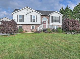 108 Meadow View Farms Dr, Jonesborough, TN 37659