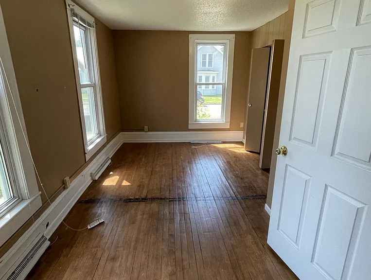 639 Niagara St — Photo 6