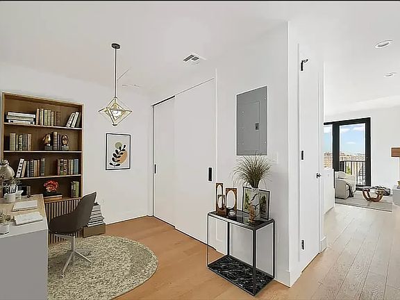 5th image of 224 W 124th St APT 406