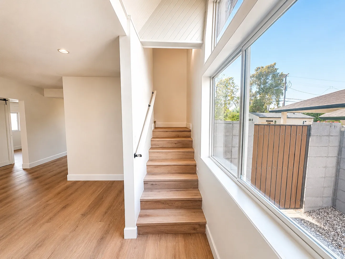 3 bed, 1550 sqft, $2,995 — Photo 4